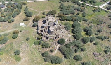 Nuraghe Arrubiu, Orroli Belediyesi 'nde 5 kuleye sahip Devasa Kızıl Nuragiç Anıtı