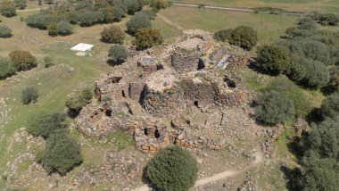 Nuraghe Arrubiu, Orroli Belediyesi 'nde 5 kuleye sahip Devasa Kızıl Nuragiç Anıtı