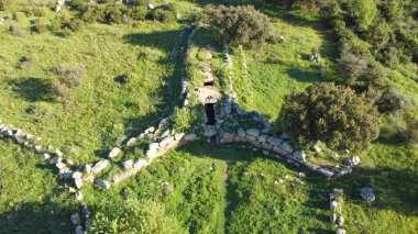 Sardunya 'nın merkezindeki Gonnosfanadiga' daki Nuragic devleri San Cosimo 'nun mezarı.