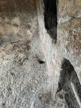 Montessu 'dan Domus de Janas Villaperuccio Güney Sardunya' nın anaokulu ve nurajik nekropolü