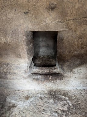 Montessu 'dan Domus de Janas Villaperuccio Güney Sardunya' nın anaokulu ve nurajik nekropolü