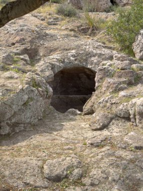 Montessu 'dan Domus de Janas Villaperuccio Güney Sardunya' nın anaokulu ve nurajik nekropolü