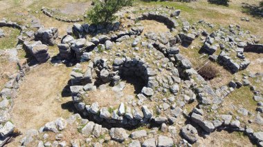 Nuraghe pitzu cummu - Sardunya 'nın merkezinde Nuragi harabeleri