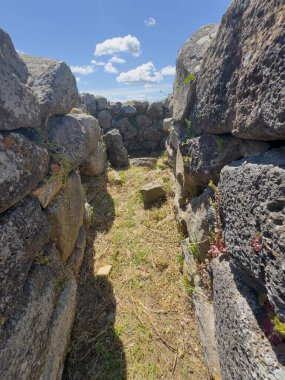 Nuraghe pitzu cummu - Sardunya 'nın merkezinde Nuragi harabeleri