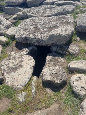 Sardunya 'nın merkezindeki Giara di Siddi' deki Giara Somu de Sorcu 'nun mezarı.