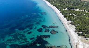 Kristal turkuaz deniz renkleriyle Sardunya plajları