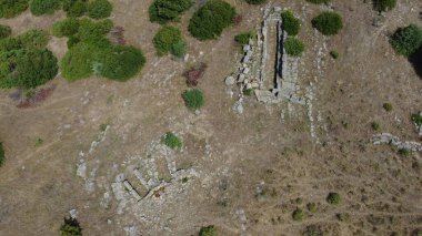 Sardunya 'nın orta kesimindeki Gonnosno' nun Lapideddas 'ı devlerin mezarıdır.