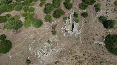 Sardunya 'nın orta kesimindeki Gonnosno' nun Lapideddas 'ı devlerin mezarıdır.