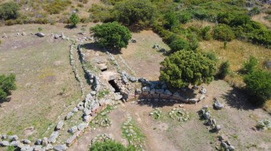 Sardunya 'nın merkezindeki Gonnosfanadiga' daki Nuragic devleri San Cosimo 'nun mezarı.