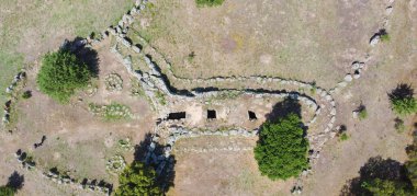 Sardunya 'nın merkezindeki Gonnosfanadiga' daki Nuragic devleri San Cosimo 'nun mezarı.