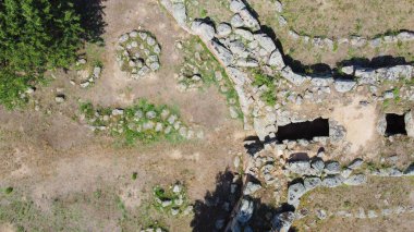 Sardunya 'nın merkezindeki Gonnosfanadiga' daki Nuragic devleri San Cosimo 'nun mezarı.