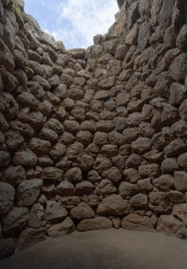 Nuraghe losa, sitenin ayrıntıları ve nuragic kompleksi.