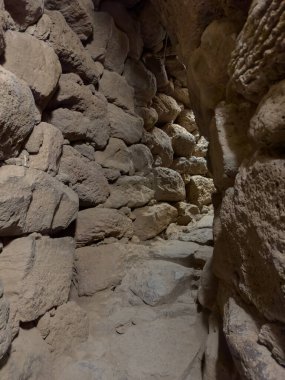 Nuraghe losa, sitenin ayrıntıları ve nuragic kompleksi.