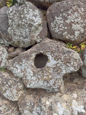 Nuraghe losa, sitenin ayrıntıları ve nuragic kompleksi.