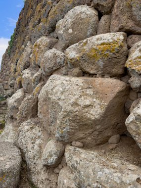 Nuraghe losa, sitenin ayrıntıları ve nuragic kompleksi.