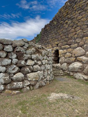 Nuraghe losa, sitenin ayrıntıları ve nuragic kompleksi.