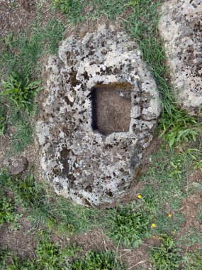 Nuraghe losa, sitenin ayrıntıları ve nuragic kompleksi.