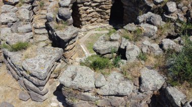 Nuraghe ve nuragic kompleksi sa domu beccia in uras, Central Sardinya