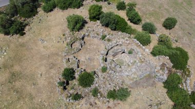 Nuraghe ve nuragic kompleksi sa domu beccia in uras, Central Sardinya