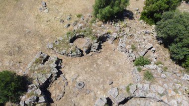 Nuraghe ve nuragic kompleksi sa domu beccia in uras, Central Sardinya