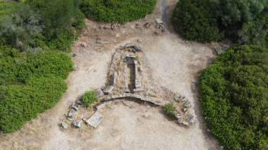Sardunya 'nın merkezindeki Sedilo' da devlerin ve Iloi Nuraghe 'nin mezarı.