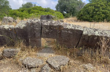 Sardunya 'nın merkezindeki Sedilo' da devlerin ve Iloi Nuraghe 'nin mezarı.