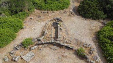 Sardunya 'nın merkezindeki Sedilo' da devlerin ve Iloi Nuraghe 'nin mezarı.