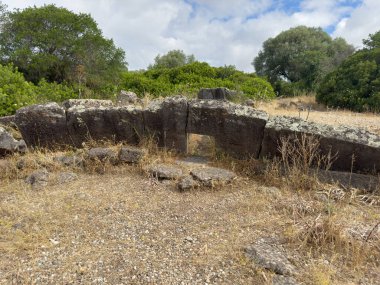 Sardunya 'nın merkezindeki Sedilo' da devlerin ve Iloi Nuraghe 'nin mezarı.