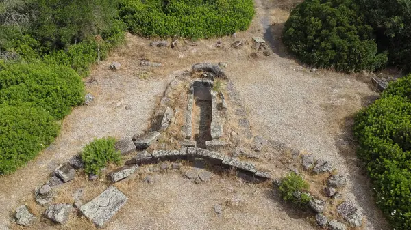 Sardunya 'nın merkezindeki Sedilo' da devlerin ve Iloi Nuraghe 'nin mezarı.