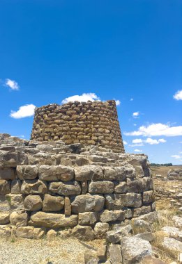 Nuraghe Piscu, Suelli, bir koni kulesinden oluşur ve dünyanın en güzel kreşlerinden biridir.