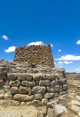 Nuraghe Piscu, Suelli, bir koni kulesinden oluşur ve dünyanın en güzel kreşlerinden biridir.
