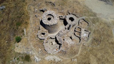 Nuraghe Piscu, Suelli, bir koni kulesinden oluşur ve dünyanın en güzel kreşlerinden biridir.