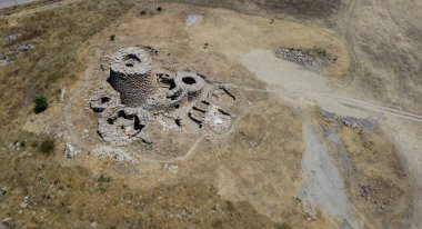 Nuraghe Piscu, Suelli, bir koni kulesinden oluşur ve dünyanın en güzel kreşlerinden biridir.
