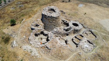 Nuraghe Piscu, Suelli, bir koni kulesinden oluşur ve dünyanın en güzel kreşlerinden biridir.