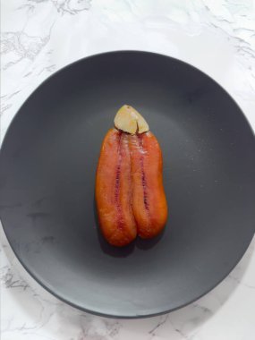 Bottarga, kefal ya da ton balığının dişi yumurtalarından elde edilir.