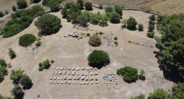 Nuragic devlerinin mezarı sa sedda e Sa Caudeba Collinas, Sardunya 'nın merkezinde.