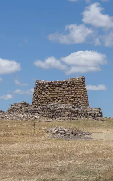 Nuraghe Piscu, Suelli, bir koni kulesinden oluşur ve dünyanın en güzel kreşlerinden biridir.