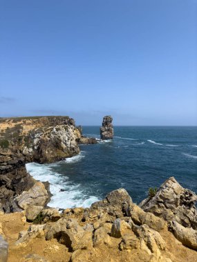 Jeolojik kireçtaşı oluşumu Ponta do Trobao, jeolojik bölge Portekiz 'in güzel şehri Peniche