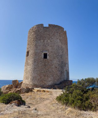 Porto Budello İspanyol Kulesi veya La Torre Spagnola Capo Teulada, Sardinya, İtalya