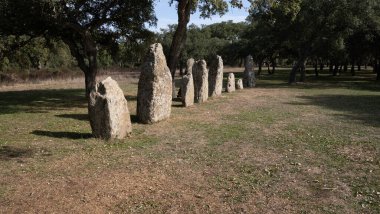 Megalitik menhirler Nuragic Village Pranu muttedu Goni 'de ortaya çıkar.