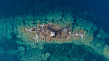 Güney Sardunya 'da Calasetta' da Mangiabarche deniz feneri, hava görüntüleri.