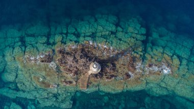 Güney Sardunya 'da Calasetta' da Mangiabarche deniz feneri, hava görüntüleri.