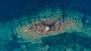 Güney Sardunya 'da Calasetta' da Mangiabarche deniz feneri, hava görüntüleri.