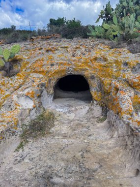 sas Concas 'tan Domus de janas. Oniferi, Sardunya' nın anaokulu.