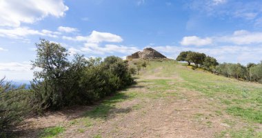 Meana Sardo, Sardinya 'daki Nuraghe Nolza harabeleri.