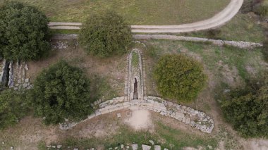 Sardunya 'nın merkezindeki Fonni' deki Madau devlerinin mezarı.