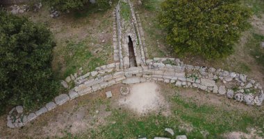 Sardunya 'nın merkezindeki Fonni' deki Madau devlerinin mezarı.