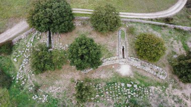 Sardunya 'nın merkezindeki Fonni' deki Madau devlerinin mezarı.