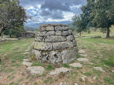 Sardunya 'nın merkezindeki Fonni' deki Madau devlerinin mezarı.