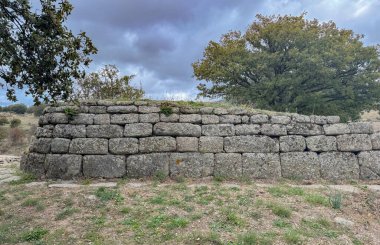 Sardunya 'nın merkezindeki Fonni' deki Madau devlerinin mezarı.